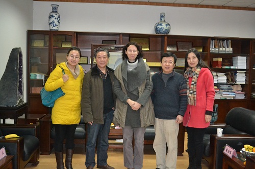 法国驻武汉领事馆教育主管Isabelle DEDUN女士首次拜访问鼎娱乐