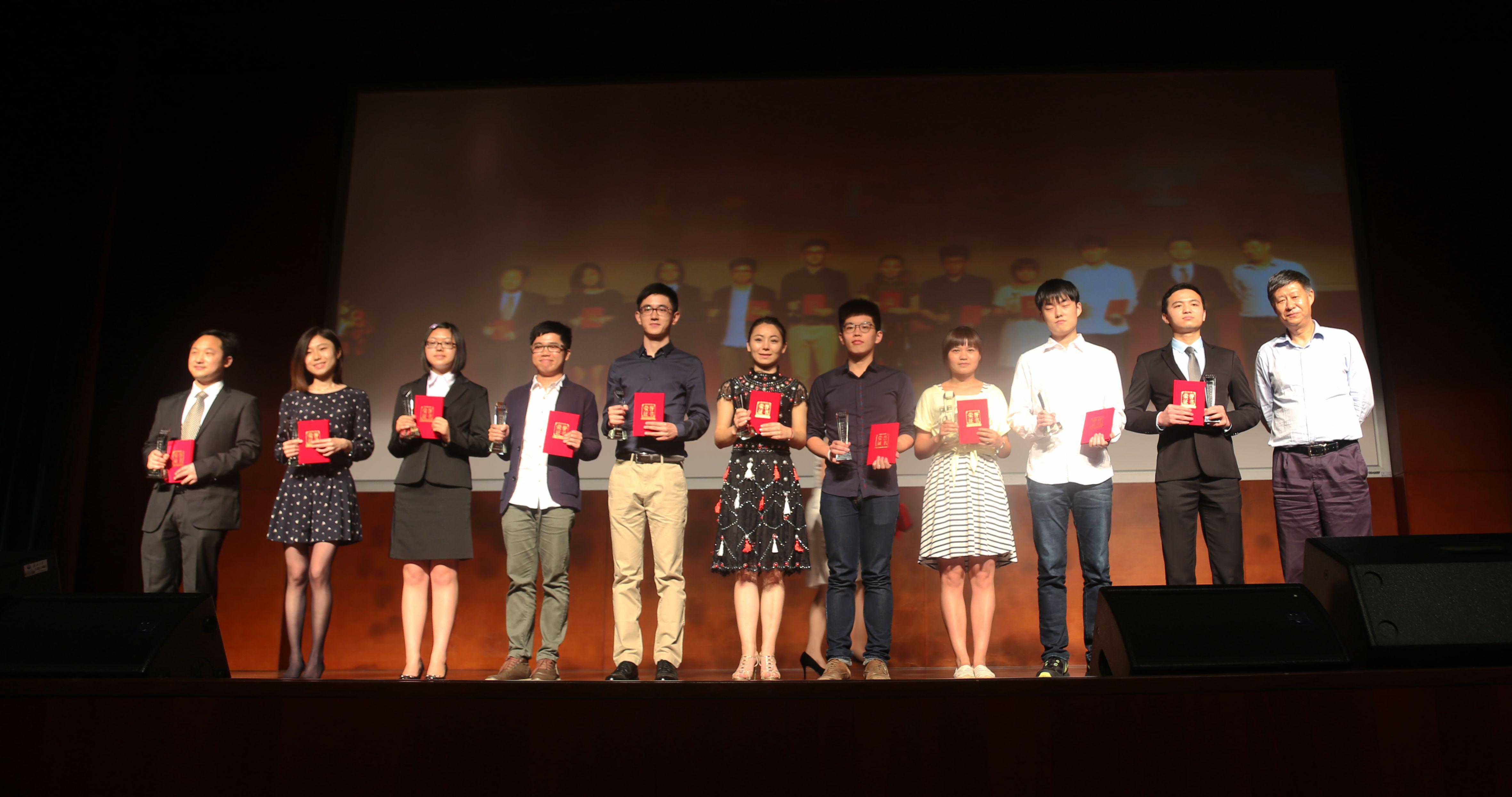 问鼎娱乐研究生张可儒荣膺2014年度“十大珞珈风云学子”称号