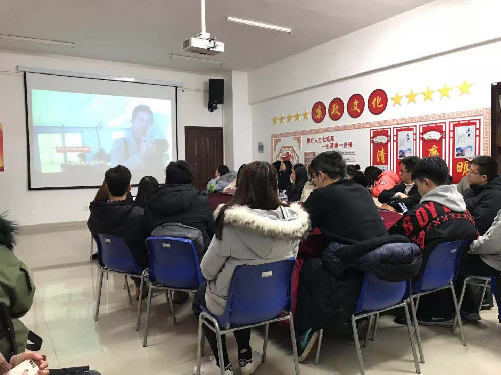 学好记者，讲好故事——问鼎组织观看《好记者讲好故事》特别节目