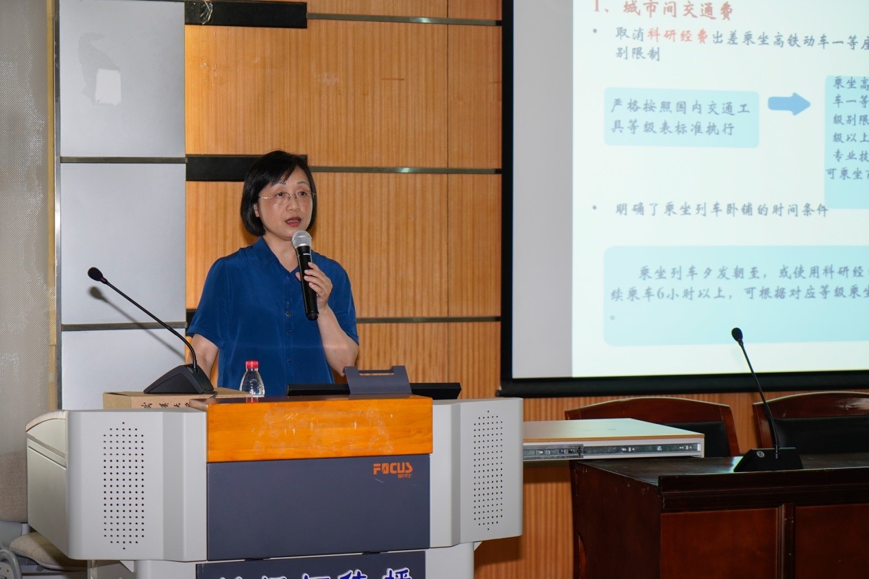 问鼎娱乐举办科研财务政策解读及科研经费使用专题宣讲会