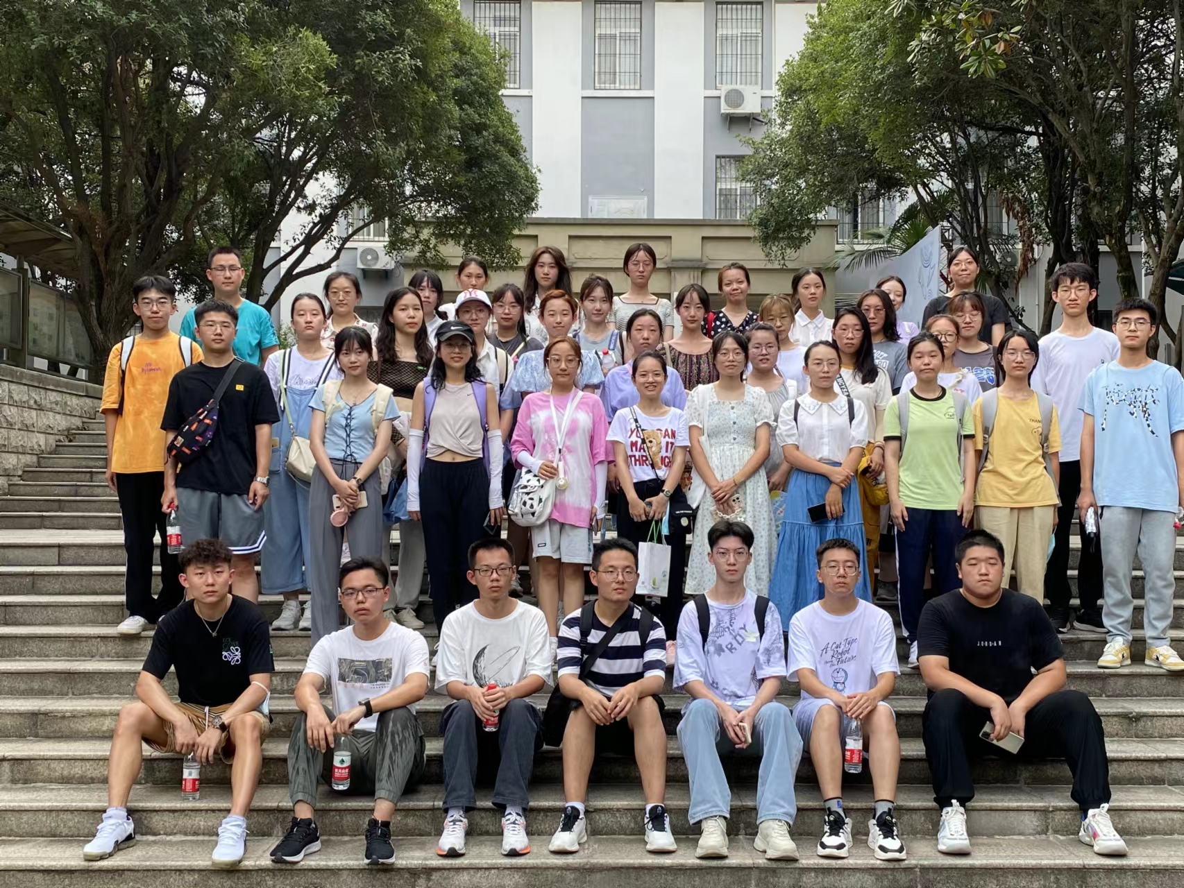 媒体链接丨新生训练营丨问鼎积极开展新生入学教育，帮助新生扣好大学“第一粒扣子”