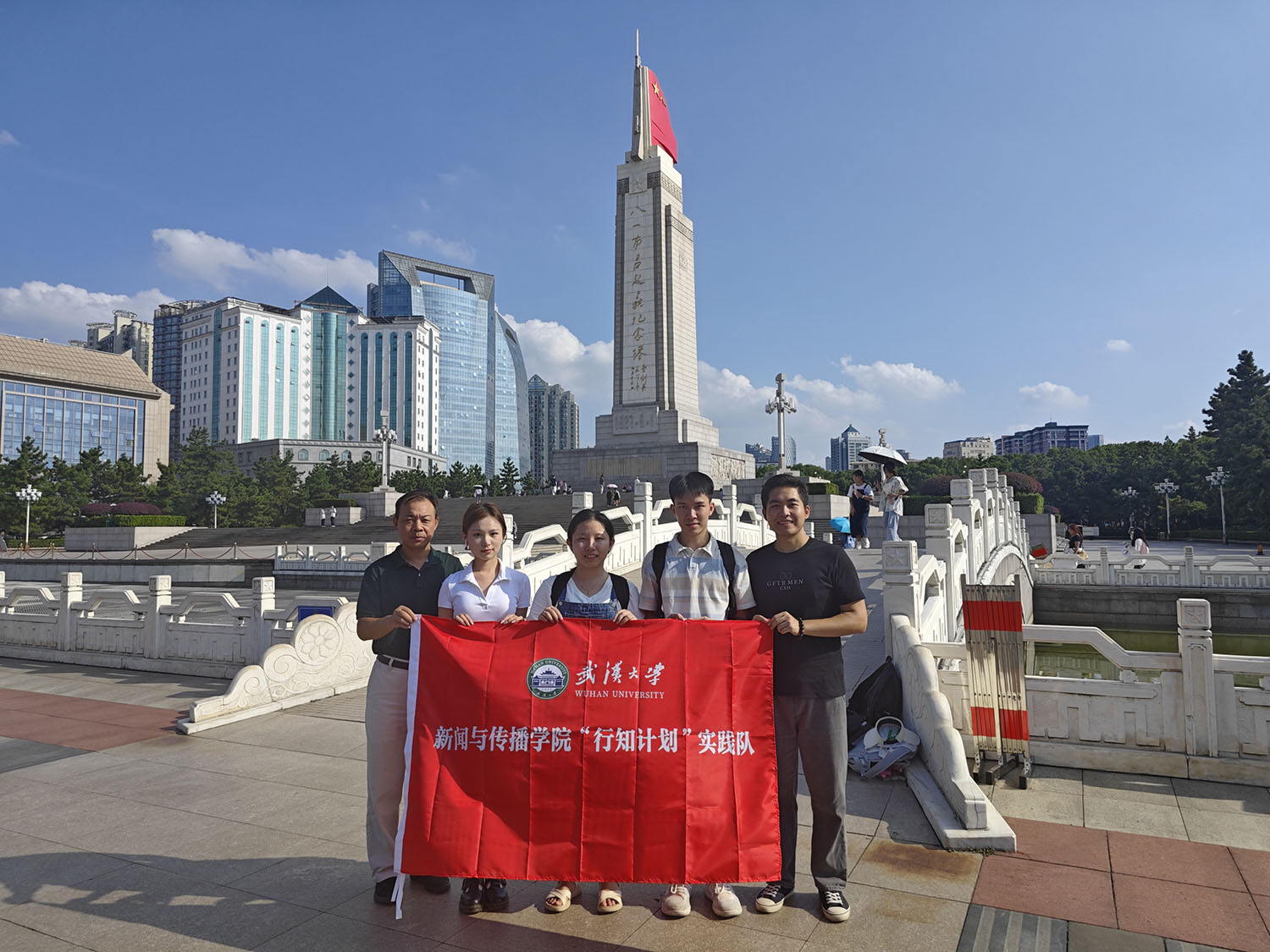 问鼎娱乐“行知计划″社会实践团队获湖北省表彰